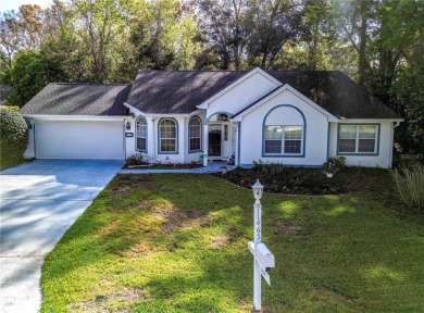 THIS 3 BEDROOM 2 BATH CBS HOME IS ON A CORNER LOT. HAS LARGER on Royal Oaks Golf Club in Florida - for sale on GolfHomes.com, golf home, golf lot