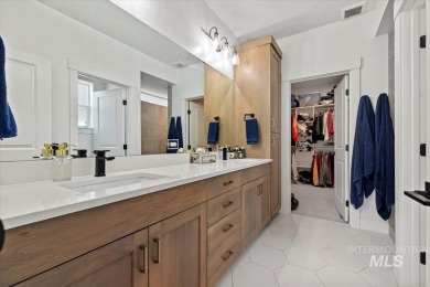 Nestled in the sought-after Redhawk Ridge subdivision, this on Hunters Point Golf Club in Idaho - for sale on GolfHomes.com, golf home, golf lot
