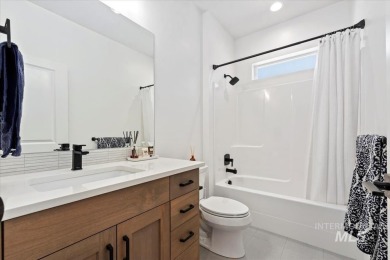 Nestled in the sought-after Redhawk Ridge subdivision, this on Hunters Point Golf Club in Idaho - for sale on GolfHomes.com, golf home, golf lot