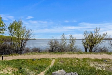 Nestled in the sought-after Redhawk Ridge subdivision, this on Hunters Point Golf Club in Idaho - for sale on GolfHomes.com, golf home, golf lot