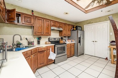 Very nice house in the prestigious Oakridge neighbourhood in on Duck Creek Golf Club in Texas - for sale on GolfHomes.com, golf home, golf lot