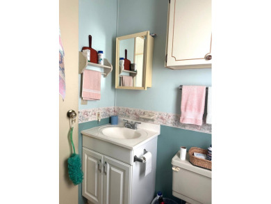 MOTIVATED SELLERS! HOME IS PRICED TO SELL. 2-BEDROOM, 2-BATHROOM on Anglers Green Golf Course in Florida - for sale on GolfHomes.com, golf home, golf lot
