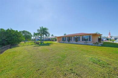 METICULOUSLY MAINTAINED WITH PRIDE OF OWNERSHIP this is a - NO on North Lakes Golf Course in Florida - for sale on GolfHomes.com, golf home, golf lot