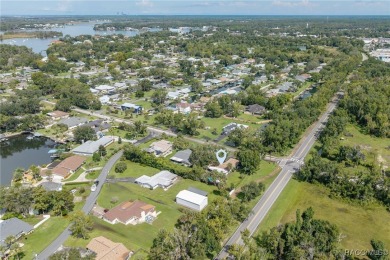 MOTIVATED SELLER! - Right in the Heart of Crystal River! Welcome on Plantation Inn and Golf Resort  in Florida - for sale on GolfHomes.com, golf home, golf lot