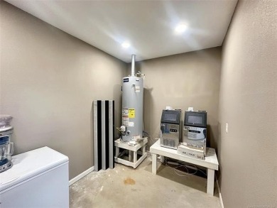 Luxurious 6 bedroom, 4.5 bath home on the 5th hole of Riverlinks on Tahlequah City Golf Course in Oklahoma - for sale on GolfHomes.com, golf home, golf lot