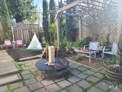 Contemporary Chic - Close by Public pool, golf, Tennis, shopping on Foxtail Golf Club in California - for sale on GolfHomes.com, golf home, golf lot