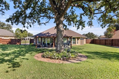 Immaculate 1,822-sq-ft residence perfectly situated within the on Pecan Plantation Country Club in Texas - for sale on GolfHomes.com, golf home, golf lot