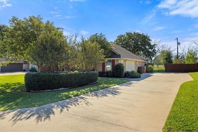 Immaculate 1,822-sq-ft residence perfectly situated within the on Pecan Plantation Country Club in Texas - for sale on GolfHomes.com, golf home, golf lot