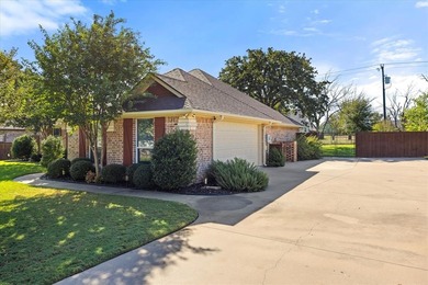 Immaculate 1,822-sq-ft residence perfectly situated within the on Pecan Plantation Country Club in Texas - for sale on GolfHomes.com, golf home, golf lot