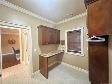 Luxurious 6 bedroom, 4.5 bath home on the 5th hole of Riverlinks on Tahlequah City Golf Course in Oklahoma - for sale on GolfHomes.com, golf home, golf lot