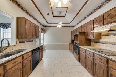 WELCOME HOME TO THIS 3 BEDROOM HOME IN DESIRABLE OAKRIDGE on Duck Creek Golf Club in Texas - for sale on GolfHomes.com, golf home, golf lot