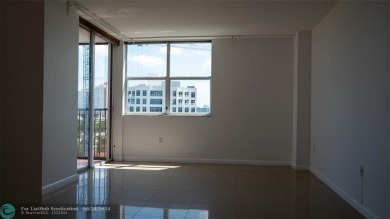 Unbeatable location in Aventura! Musts see 2/2, high floor unit on Turnberry Isle Resort and Club in Florida - for sale on GolfHomes.com, golf home, golf lot