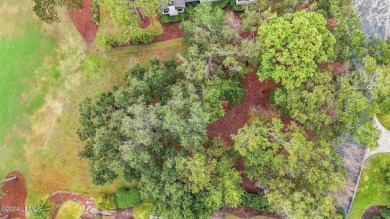 Close the back gate, shopping, groceries, dining  more!  Welcome on Belfair Golf Club in South Carolina - for sale on GolfHomes.com, golf home, golf lot
