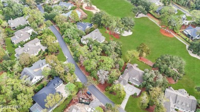 Close the back gate, shopping, groceries, dining  more!  Welcome on Belfair Golf Club in South Carolina - for sale on GolfHomes.com, golf home, golf lot