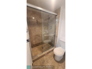 Unbeatable location in Aventura! Musts see 2/2, high floor unit on Turnberry Isle Resort and Club in Florida - for sale on GolfHomes.com, golf home, golf lot