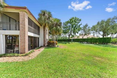 Welcome to 8073 Aberdeen Drive, a splendid real estate on Aberdeen Golf and Country Club in Florida - for sale on GolfHomes.com, golf home, golf lot