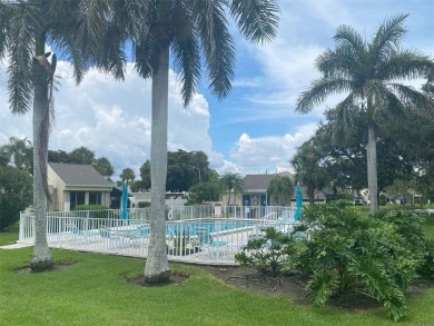 THIS PROPEETY NEEDS UPDATING AND IS BEING SOLD *AS IS*. THE on The Meadows Golf and Country Club in Florida - for sale on GolfHomes.com, golf home, golf lot