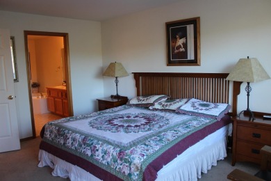 Beautifully furnished 1725 Sq. Ft. 3 bedroom 2.5 bath townhome - on Running Y Ranch Resort in Oregon - for sale on GolfHomes.com, golf home, golf lot