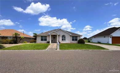 Lovely home in the desirable community of Golf View Estates with on Howling Trails Golf  in Texas - for sale on GolfHomes.com, golf home, golf lot