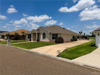Lovely home in the desirable community of Golf View Estates with on Howling Trails Golf  in Texas - for sale on GolfHomes.com, golf home, golf lot