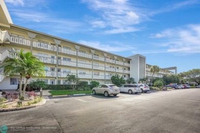 Stunning Corner Unit in Wynmoor! Experience luxurious living in on Wynmoor Golf Course in Florida - for sale on GolfHomes.com, golf home, golf lot