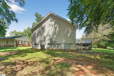 Move-in ready! This charming 3BR/2BA ranch sits on a level on Lakeview Golf Course in South Carolina - for sale on GolfHomes.com, golf home, golf lot