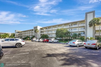 Stunning Corner Unit in Wynmoor! Experience luxurious living in on Wynmoor Golf Course in Florida - for sale on GolfHomes.com, golf home, golf lot