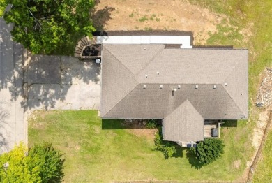Red Bridge 4-bedroom, 2 1/2 bath raised ranch on spacious corner on Minor Park Golf Course in Missouri - for sale on GolfHomes.com, golf home, golf lot