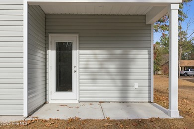 This thoughtfully designed Escape floor plan combines style and on Harbour Point Golf Club in North Carolina - for sale on GolfHomes.com, golf home, golf lot