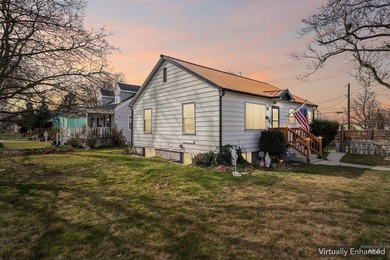Delightful bungalow-style home filled with character and on Fairview Golf Course in Idaho - for sale on GolfHomes.com, golf home, golf lot