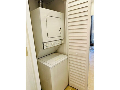 Stunning, updated 2/2 with 1,407 total sq ft, offering a bright on Inverrary Country Club in Florida - for sale on GolfHomes.com, golf home, golf lot