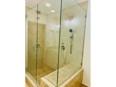 Stunning, updated 2/2 with 1,407 total sq ft, offering a bright on Inverrary Country Club in Florida - for sale on GolfHomes.com, golf home, golf lot