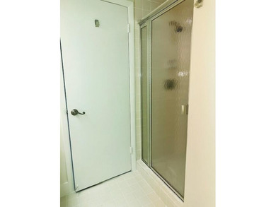 Stunning, updated 2/2 with 1,407 total sq ft, offering a bright on Inverrary Country Club in Florida - for sale on GolfHomes.com, golf home, golf lot