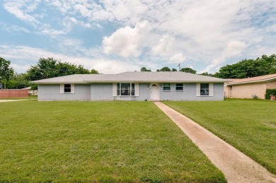 This amazing house is located close to  Lake Lewisville and Lake on Lake Park Golf Course in Texas - for sale on GolfHomes.com, golf home, golf lot