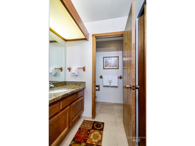 Fully furnished, 2BD/2BA condo in Elkhorn @ Sun Valley. Features on Elkhorn Golf Club in Idaho - for sale on GolfHomes.com, golf home, golf lot