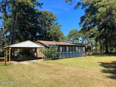 This spacious 3 bedroom 2 bath home showcases beautiful hardwood on Bayview Golf Course in North Carolina - for sale on GolfHomes.com, golf home, golf lot