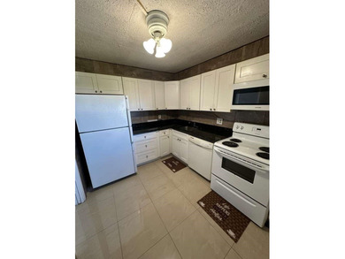 ELEGANT 3 BEDROOM 2 BATH; CONDO IN THE PALM AIRE COUNTRY CLUB on Palm-Aire Country Club and Resort - Palms in Florida - for sale on GolfHomes.com, golf home, golf lot