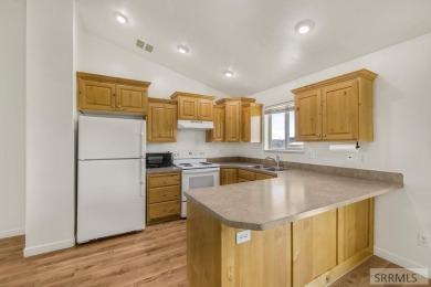 Beautifully maintained twinhome in the Woodland Hill subdivision on Sand Creek Golf Course in Idaho - for sale on GolfHomes.com, golf home, golf lot