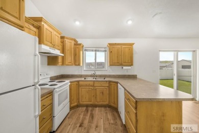 Beautifully maintained twinhome in the Woodland Hill subdivision on Sand Creek Golf Course in Idaho - for sale on GolfHomes.com, golf home, golf lot