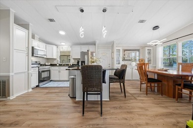 Welcome to this beautifully remodeled 2-bedroom, 2-bath on Silver Lake Executive Golf Course in Florida - for sale on GolfHomes.com, golf home, golf lot