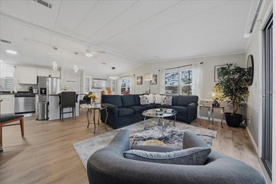 Welcome to this beautifully remodeled 2-bedroom, 2-bath on Silver Lake Executive Golf Course in Florida - for sale on GolfHomes.com, golf home, golf lot