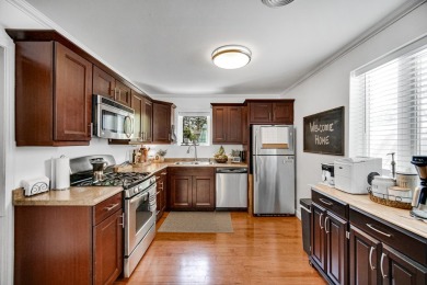 An absolutely perfect house waiting for its new owner!! Two on Calumet Country Club in Illinois - for sale on GolfHomes.com, golf home, golf lot