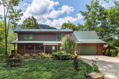 NO DAMAGE FROM HELENE-HIGH  DRY. This warm and inviting log home on Waynesville Country Club Inn in North Carolina - for sale on GolfHomes.com, golf home, golf lot