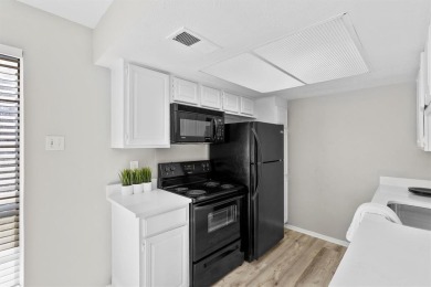 Urban Oasis Just Minutes from Downtown - Luxuriously Updated 1 on Stevens Park Golf Course in Texas - for sale on GolfHomes.com, golf home, golf lot