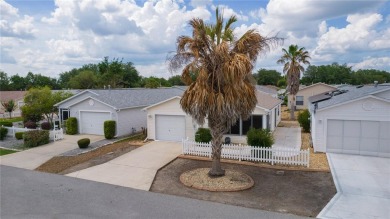 ~~NO BOND~~2020 ROOF~~GRANITE COUNTERTOPS~~NEWLY SODDED FRONT on The Links of Spruce Creek in Florida - for sale on GolfHomes.com, golf home, golf lot