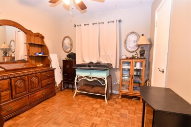 Cozy and charming 3 bed, 1 bath home has a nice kitchen with on Willow Creek Country Club in Oklahoma - for sale on GolfHomes.com, golf home, golf lot