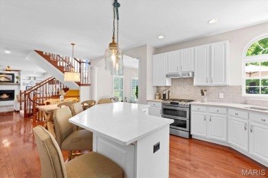 Stunning 4100 sq ft home in the desirable Far Oaks golf course on Far Oaks Golf Club in Illinois - for sale on GolfHomes.com, golf home, golf lot