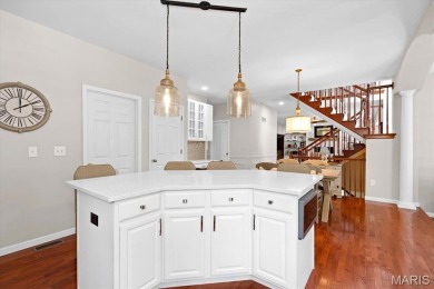 Stunning 4100 sq ft home in the desirable Far Oaks golf course on Far Oaks Golf Club in Illinois - for sale on GolfHomes.com, golf home, golf lot