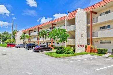 Love where you live...this bright, un-furnished 2 bedrooms 2 on Hollybrook Golf and Tennis Club  in Florida - for sale on GolfHomes.com, golf home, golf lot