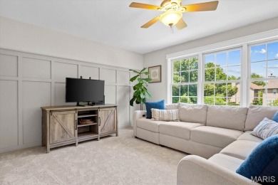Stunning 4100 sq ft home in the desirable Far Oaks golf course on Far Oaks Golf Club in Illinois - for sale on GolfHomes.com, golf home, golf lot